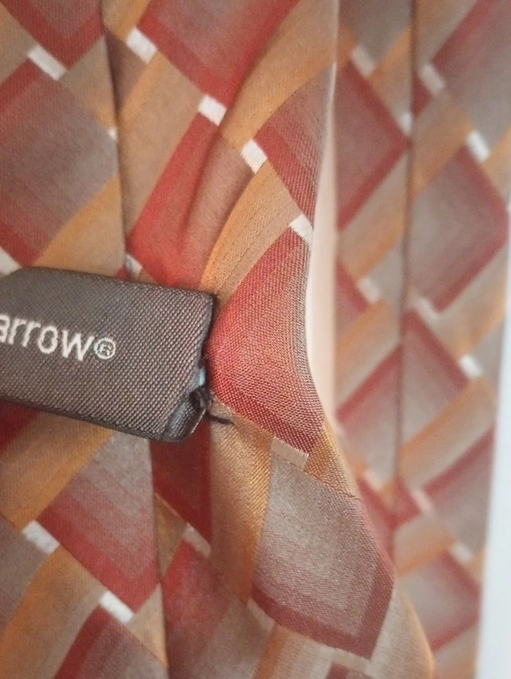 Croft And Barrow 100% Silk Classic Men’s Woven Pattern Tie in Rust Maroon Tan